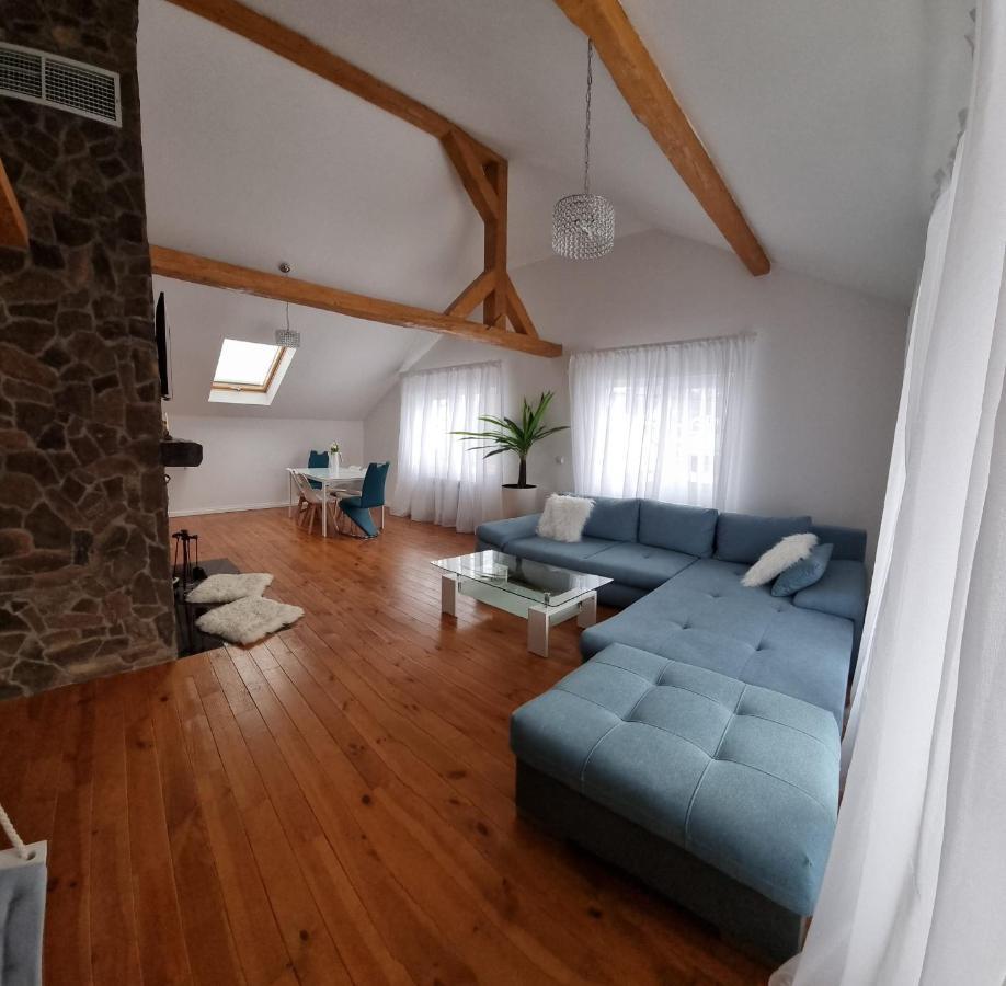 Attic 33 Leilighet Câmpulung Moldovenesc Eksteriør bilde