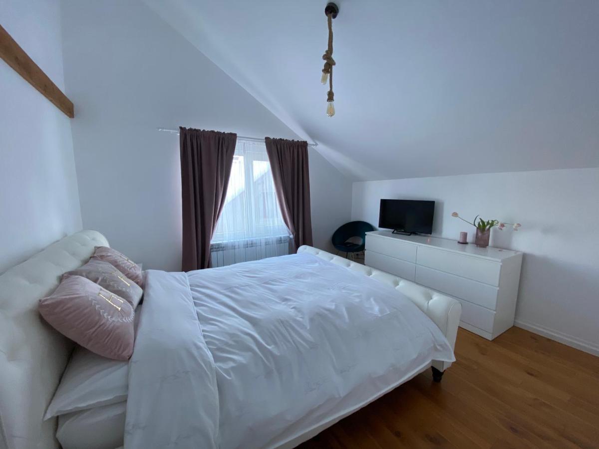 Attic 33 Leilighet Câmpulung Moldovenesc Eksteriør bilde
