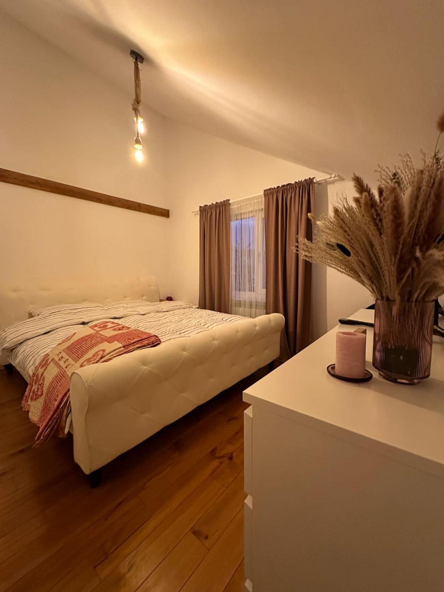 Attic 33 Leilighet Câmpulung Moldovenesc Eksteriør bilde